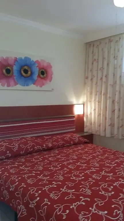 El Beril And Altamira Apartments Адехе